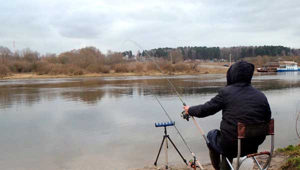 Как подготовиться к рыбалке в непогоду